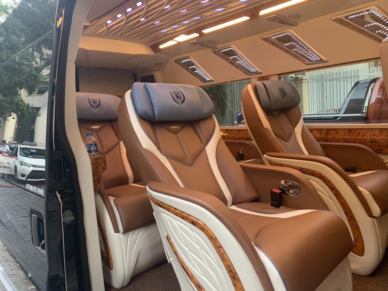Đặt Xe 9 chỗ Limousine Nội Bài Giá Rẻ