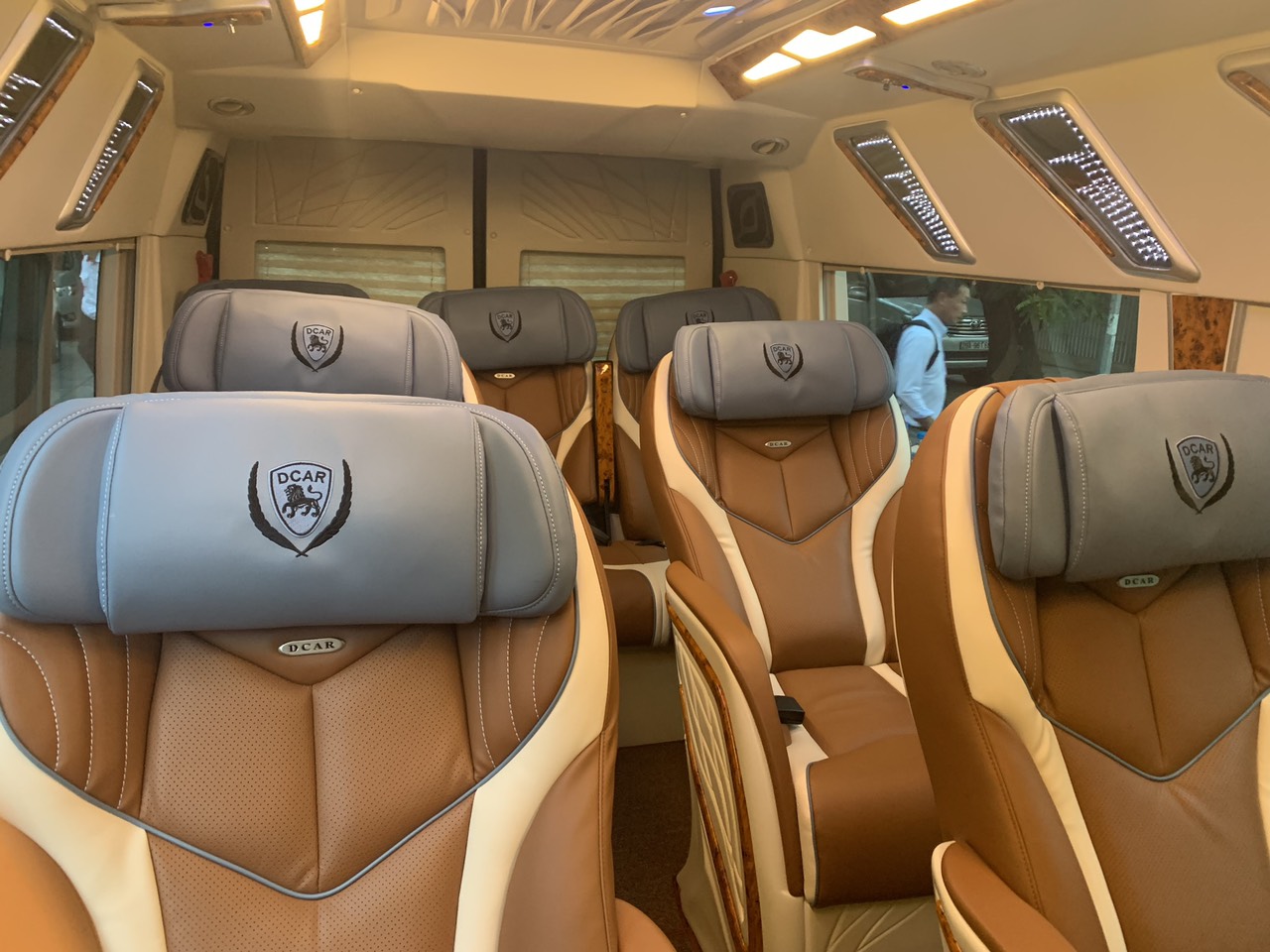 Thuê Xe Cao Cấp Đưa Đón Nội Bài