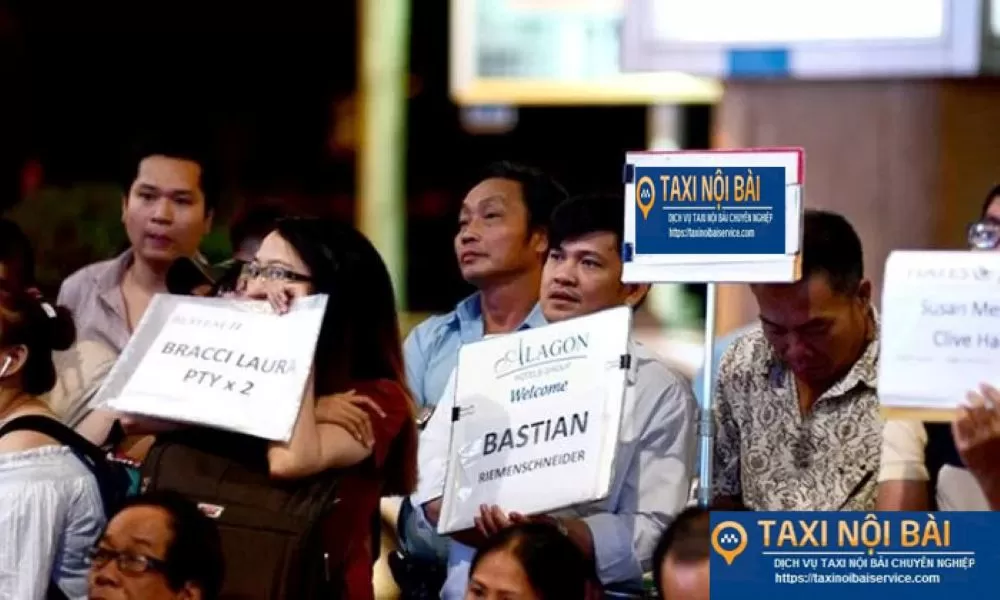 Hướng Dẫn Chi Tiết Cách Đón Người Nhà tại Sân Bay