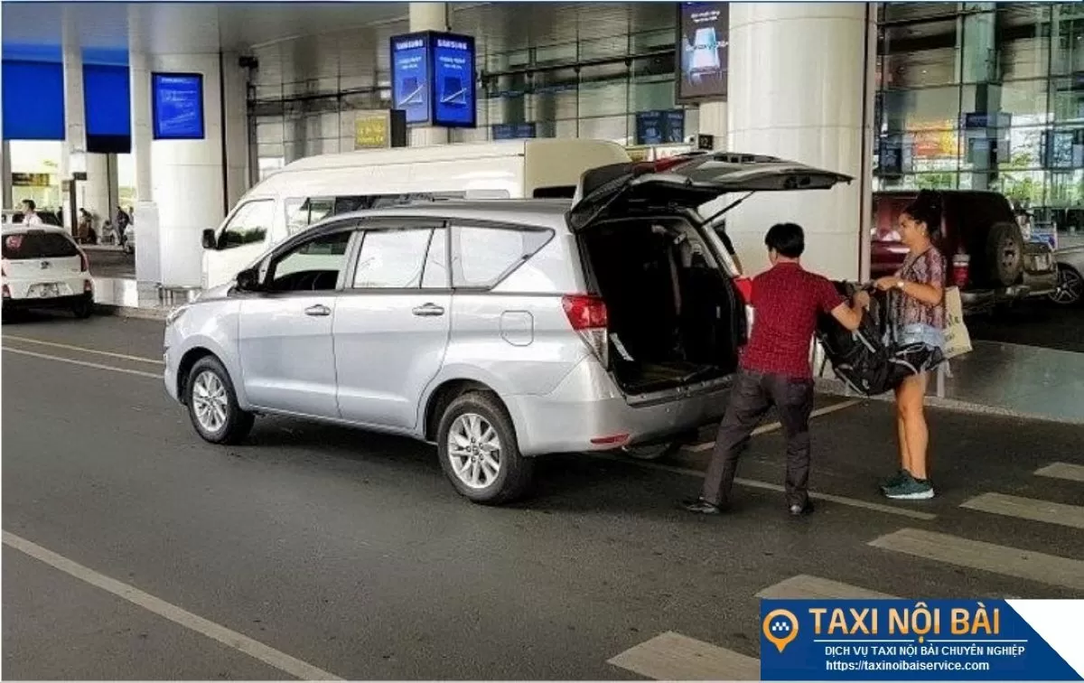 Dịch vụ xe đưa đón sân bay Nội Bài 2 chiều giá chỉ từ 250k